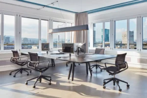 Optimiza el bienestar laboral con diseño ergonómico en sillas de oficina