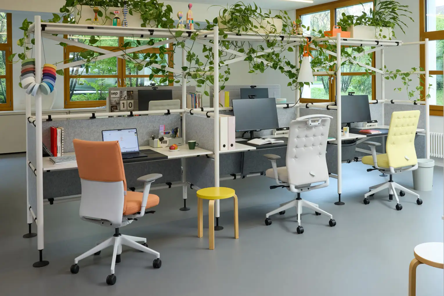 Optimiza el bienestar laboral con diseño ergonómico en sillas de oficina