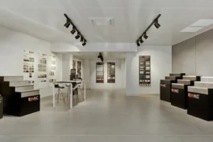 Falso cielo raso Luxia: diseño y versatilidad para proyectos comerciales