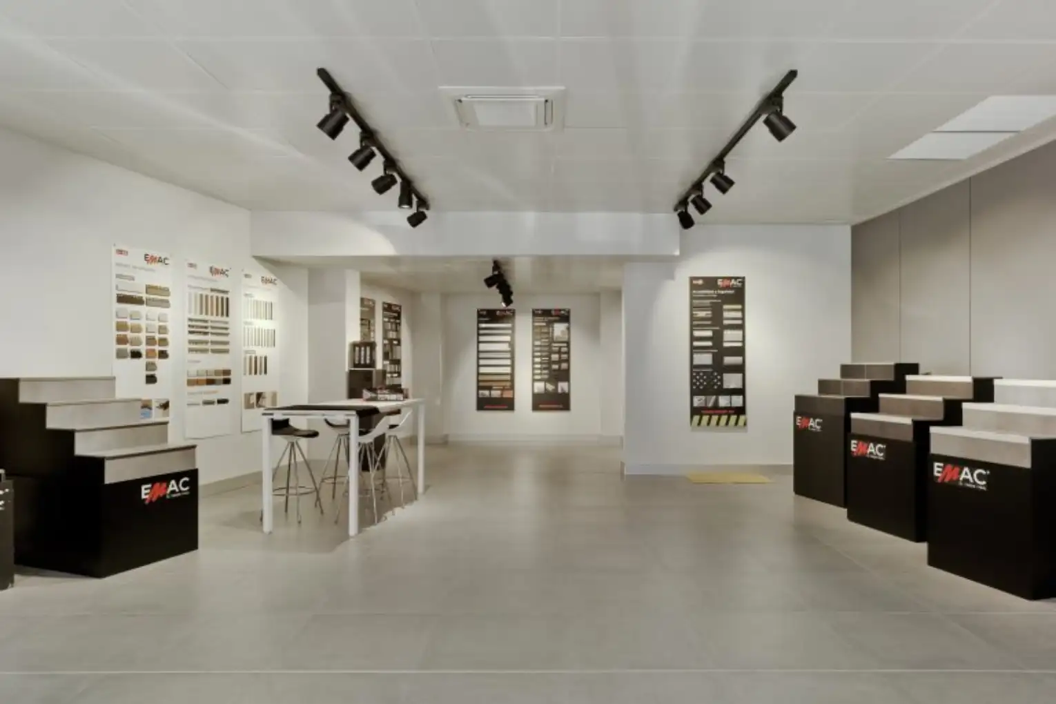 Falso cielo raso Luxia: diseño y versatilidad para proyectos comerciales